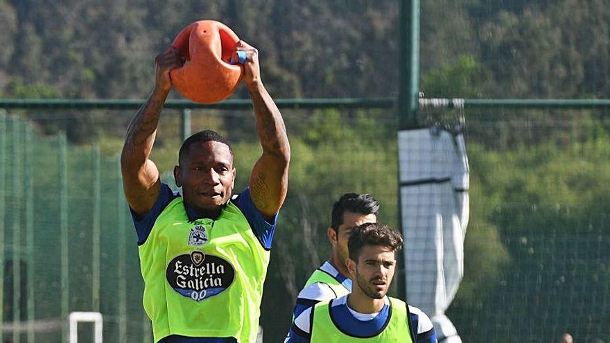 Claudio Beauvue, en un entrenamiento en Abegondo.