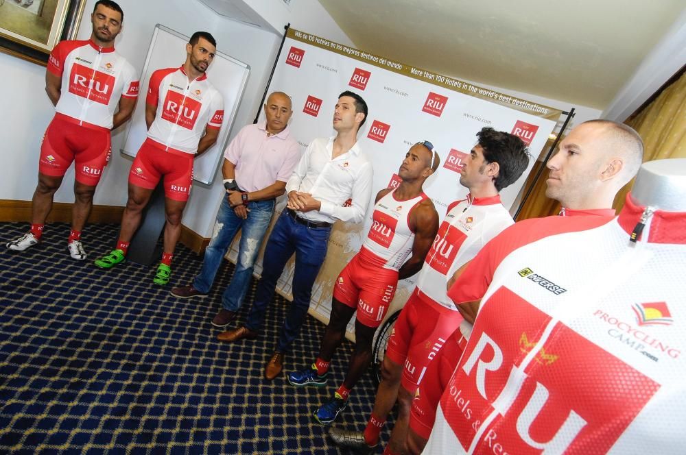 Presentación oficial del equipo ciclista RIU Team