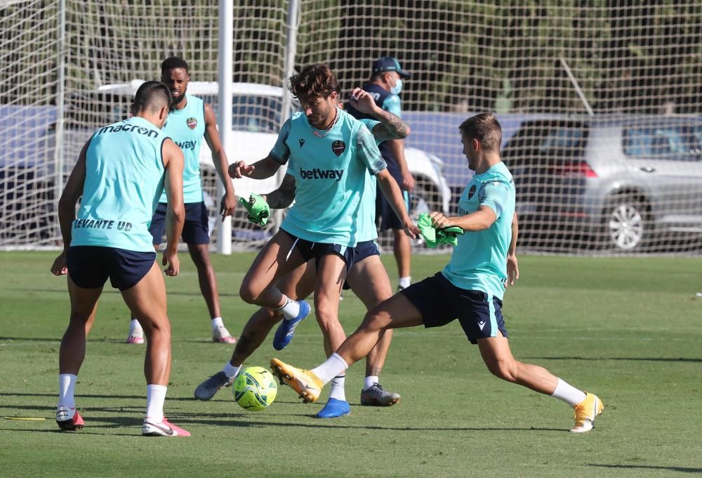 El Levante abre el entrenamiento a los medios