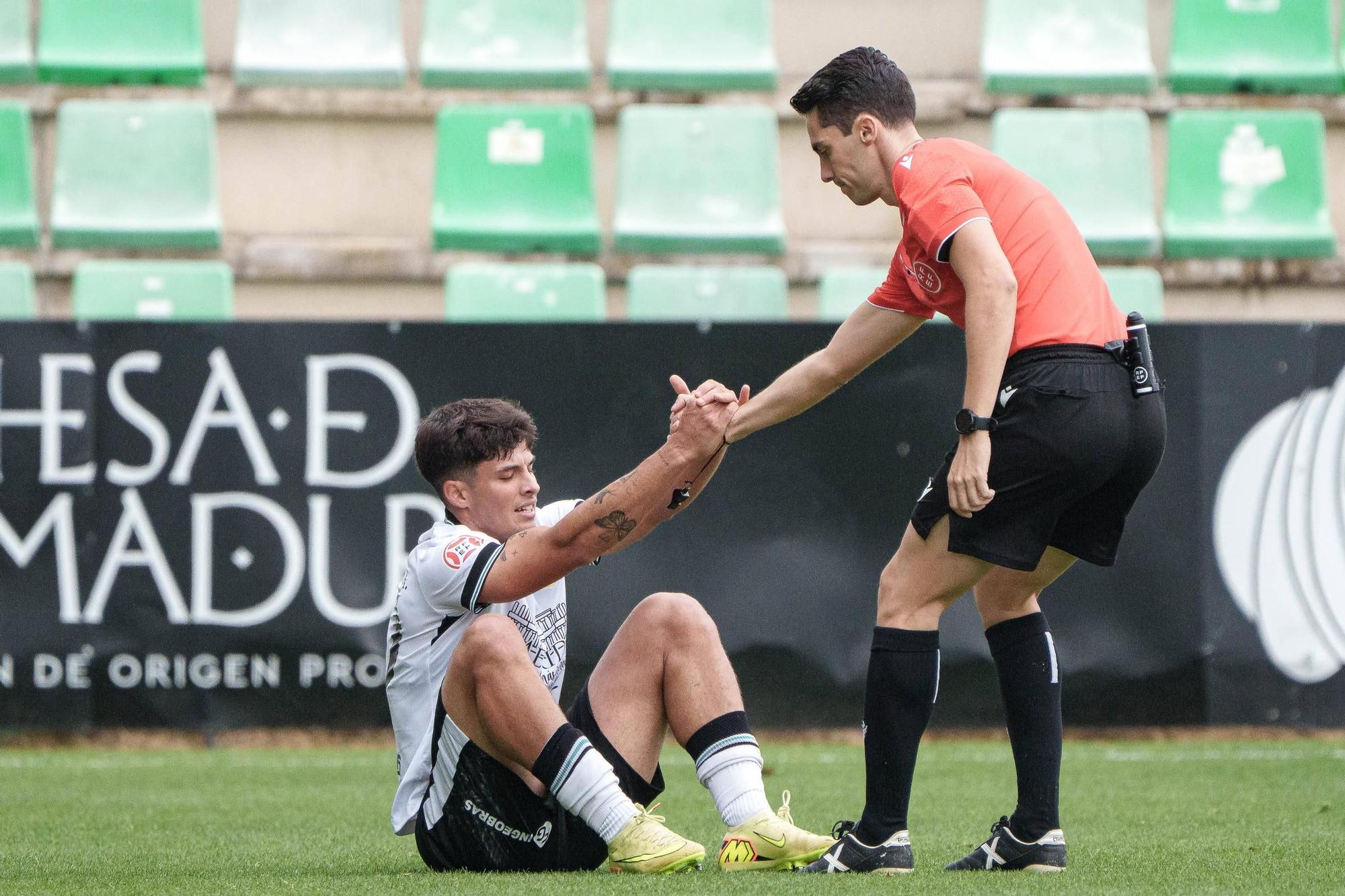 FOTOGALERÍA | Las mejores imágenes del partido Mérida-Orense