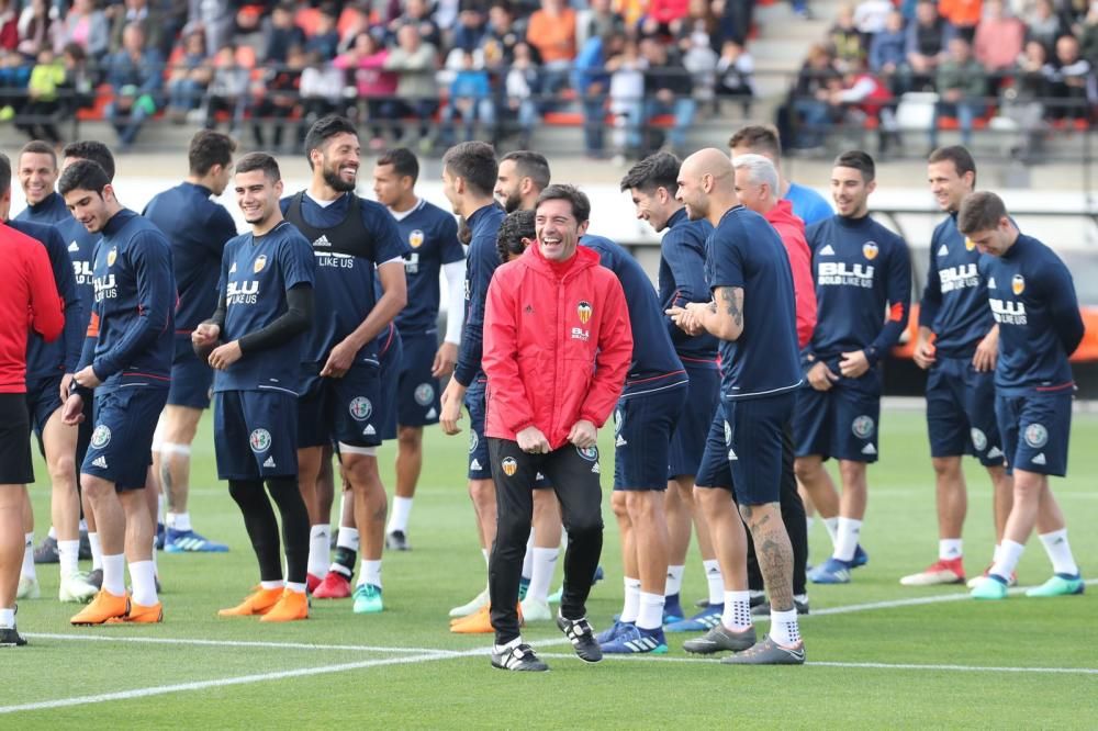 Las imágenes del entrenamiento a puerta abierta del Valencia CF