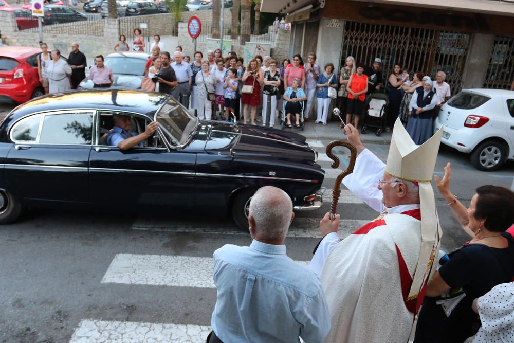 Los más pequeños y los coches antiguos protagonizaron las celebraciones de sa Capelleta, primero con una fiesta del agua y después con la bendición de automóviles por Sant Cristòfol.