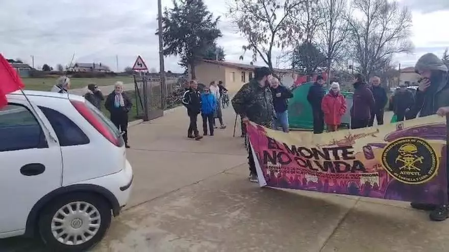 Bomberos forestales marchan entre Molezuelas y Villardeciervos para reivindicar empleo todo el año