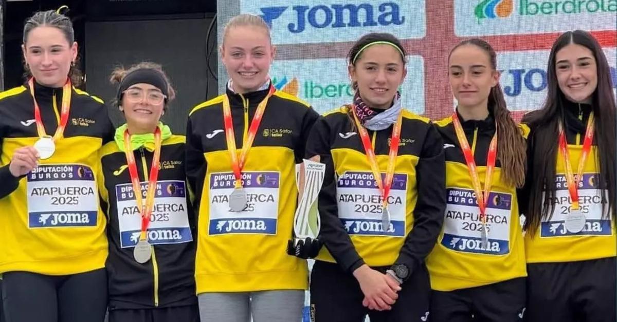 Atletas juveniles del CA Safor Teika, en el Nacional de Campo a Través