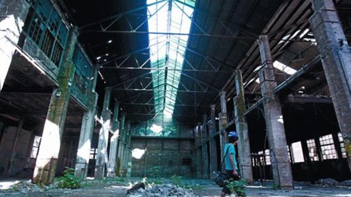 El interior de la antigua fábrica Oliva Artés, ubicada ahora en el Parque Central del Poblenou, ayer.