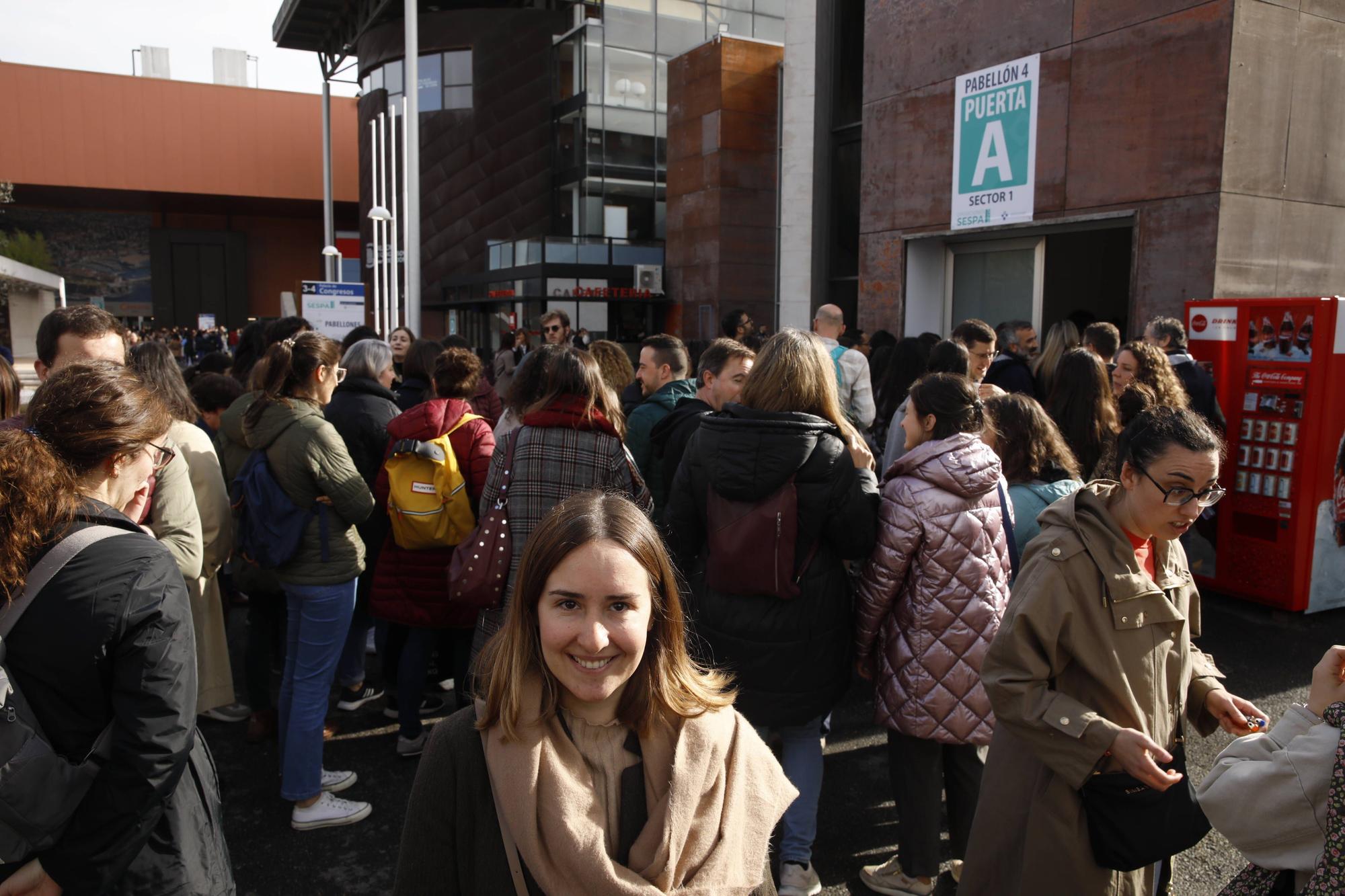 Miles de personas participan en la macrooposición de la sanidad pública asturiana.