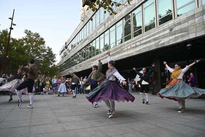EN IMÁGENES | Actuación del grupo Otero del Cid que se ha hecho viral con la versión jotera de La Morocha