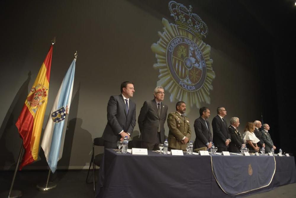 El acto institucional, en el Teatro Colón, ha sido presidido por el Delegado del Gobierno en Galicia.