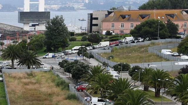A la izquierda, parcela 3 de A Maestranza, propiedad de Defensa. A la derecha, la 2, de Lipromo. | // V. ECHAVE