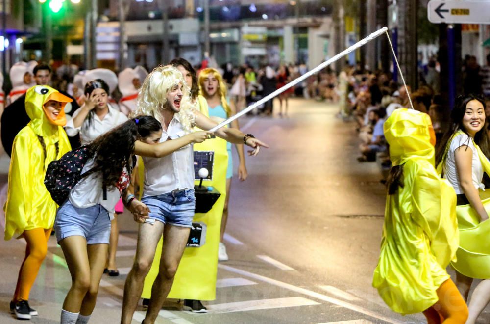 El municipio celebró su llamativa Gran Cabalgata de Disfraces dentro de los actos de las Fiestas de Agosto en honor a la Virgen de la Asunción