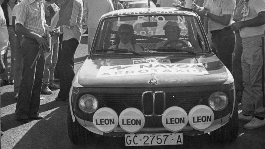 Medardo Pérez, con su copiloto Juan José Alonso Prieto, a bordo del BMW 2002 Alpina, vehículo con el que se impusieron en las dos primeras ediciones del Rally.