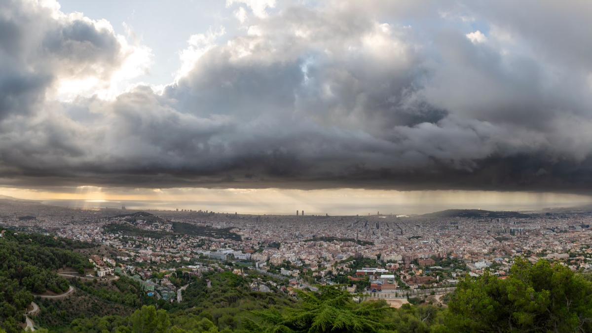 nubes y lluvia sobre BCN