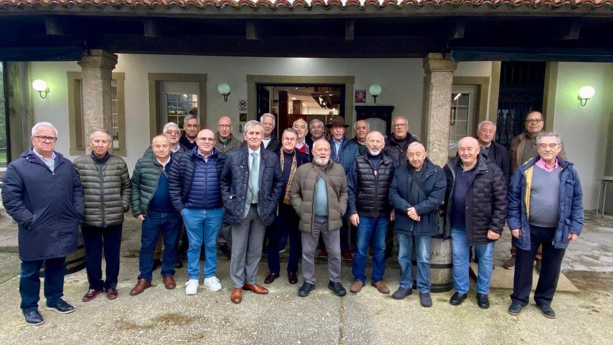 Asistentes a la reunión de alumnos de la escuela de la Inmaculada de los cursos 1959-1965