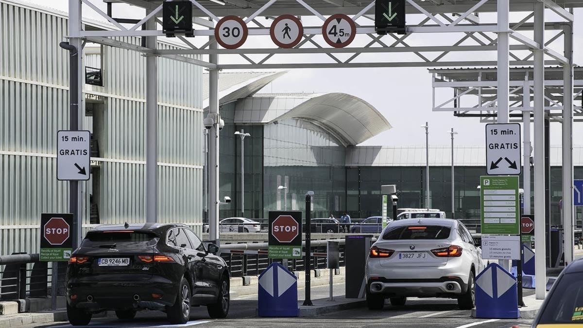 Entrada al nuevo sistema de aparcaiento &quot;Pàrquing exprés T1&quot; en el Aeropuerto de El Prat