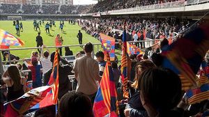 Els nens, protagonistes de l’entrenament dels blaugranes, obert al públic.
