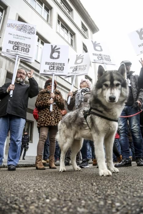 Manifestación de los sindicatos UGT y CCOO en Oviedo contra las políticas del Gobierno