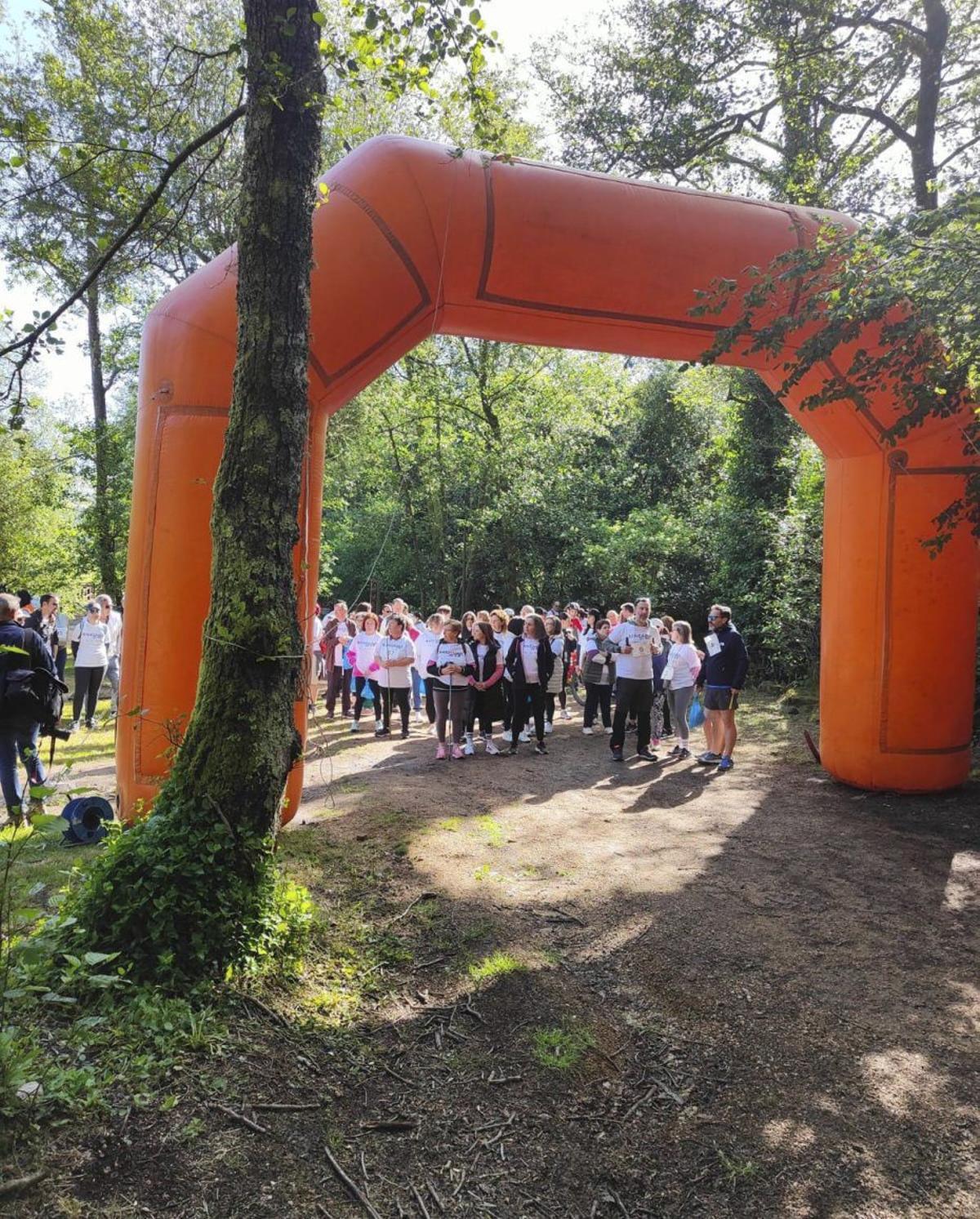 Participantes en la andaina del pasado año en Meis.