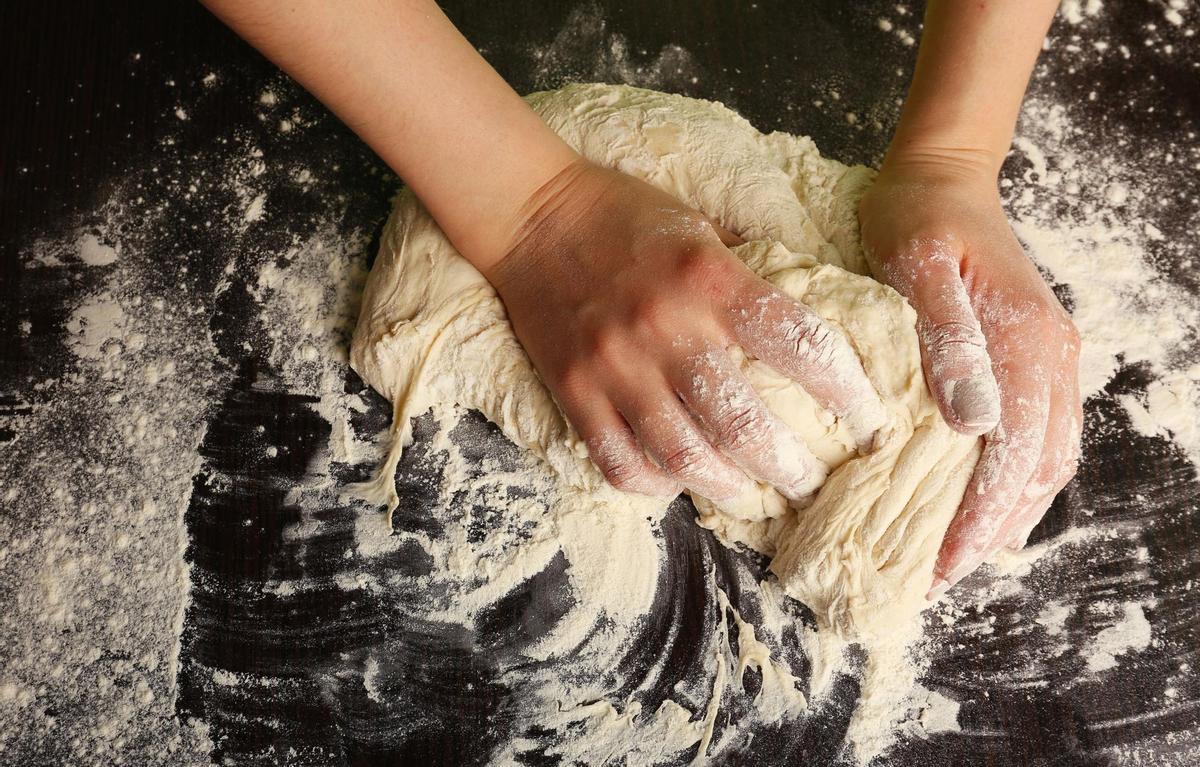 El amasado de la empanada es uno de los pasos más importantes de la receta.