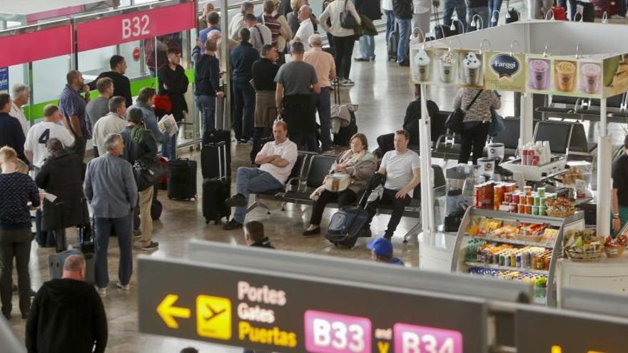 El aeropuerto corrige al alza sus previsiones y recibirá 12 millones de pasajeros