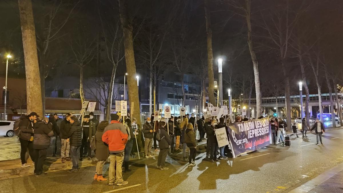 Manifestants  davant dels Jutjats.