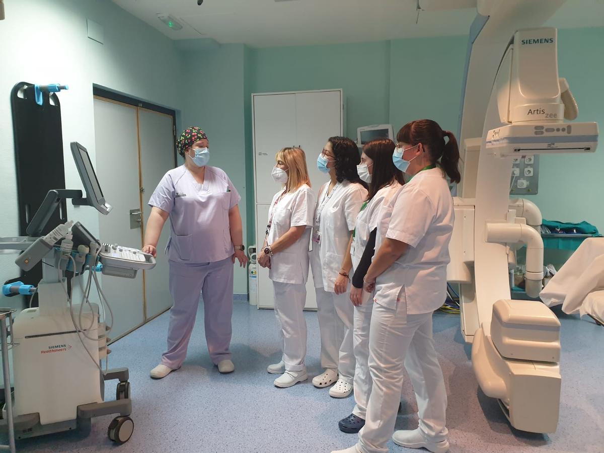Otra imagen de las prácticas del alumnado del Canastell en el Hospital de Alicante