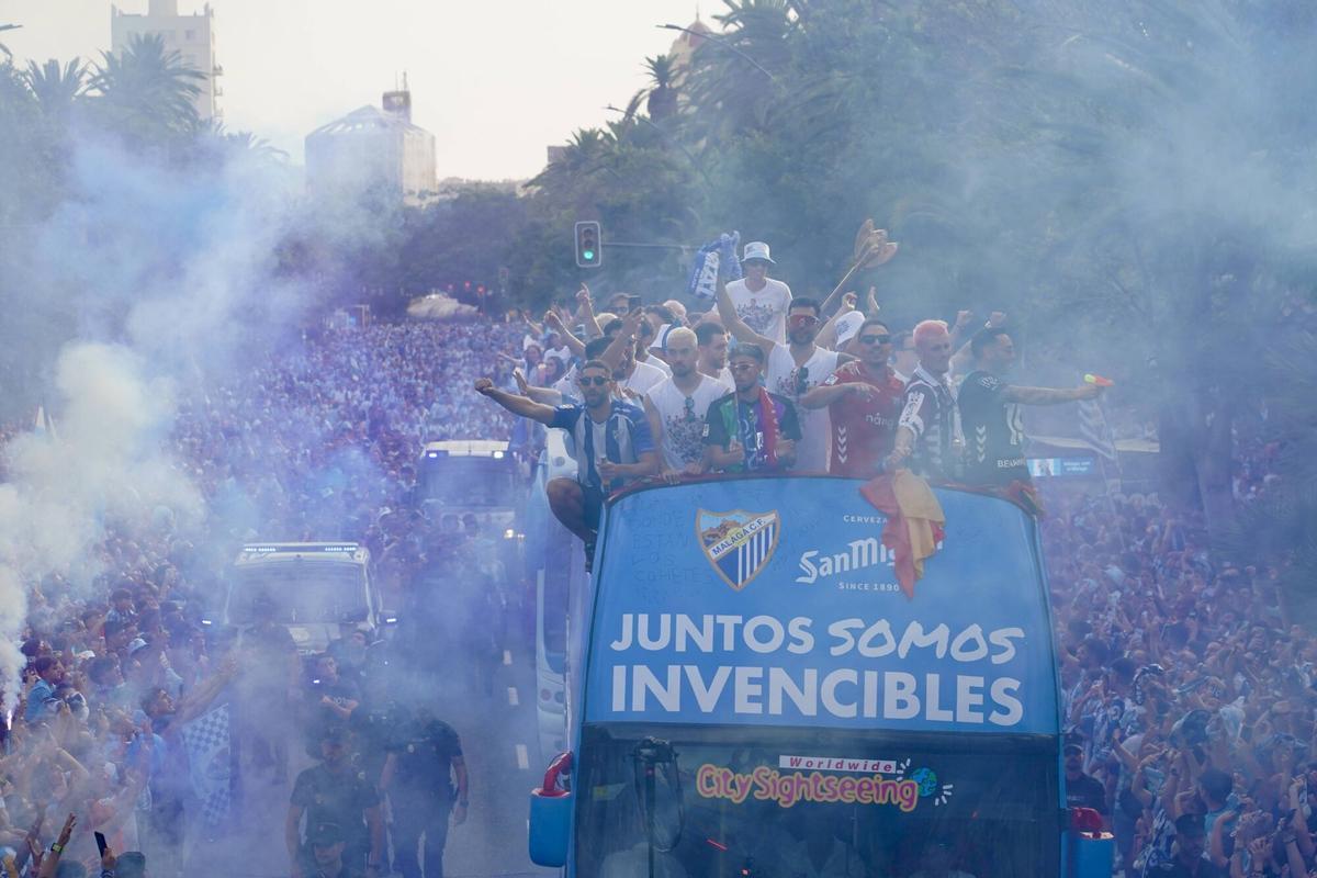 El malaguismo se echa a la calle: las mejores imágenes de la rúa del Málaga CF