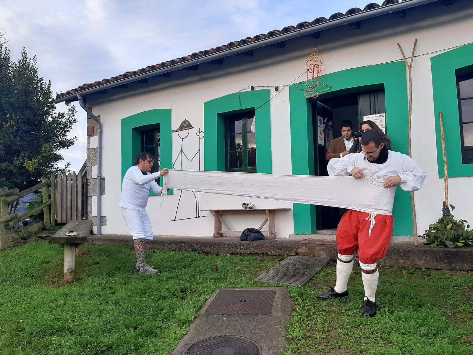 Los Aguilandeiros recorren San Xuan de Villapañada: así ha sido su recorrido por la parroquia moscona