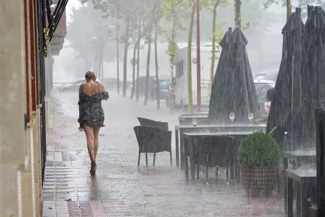GALERÍA | Una tormenta descarga en Valladolid lluvia y granizo