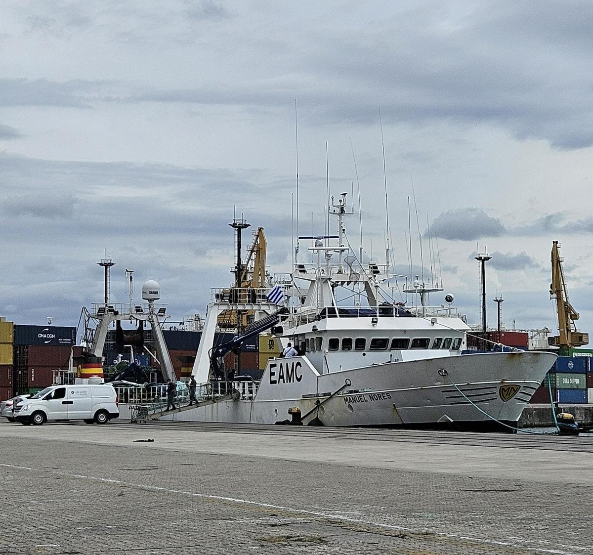 El «Manuel Nores», amarrado en Montevideo