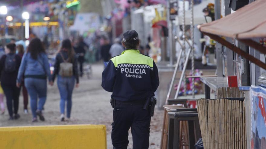 Una agent de la Policia Municipal a les Fires de Girona.