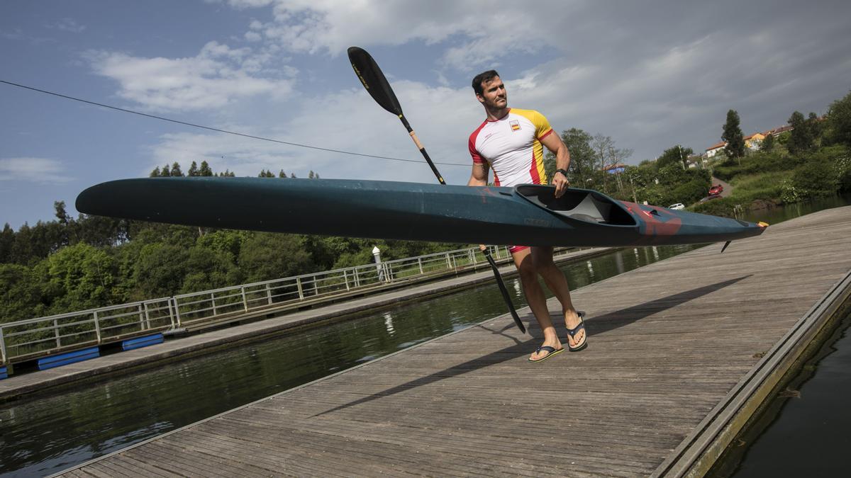 Saúl Craviotto entrenando en Trasona, en Corvera.