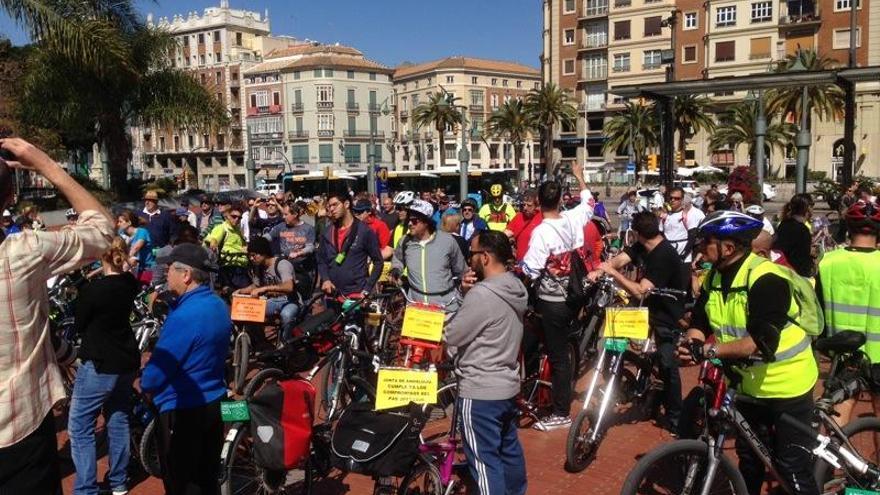 Los ciclistas se han concentrado en la plaza de la Marina de Málaga capital.