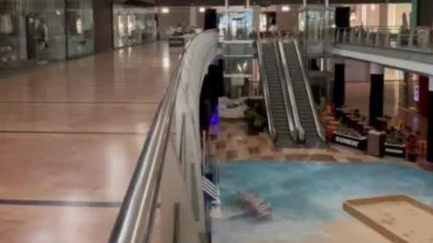 ¿Es cierto que han instalado una playa en un centro comercial de Murcia?: "Para poner largos los dientes a los pobres"