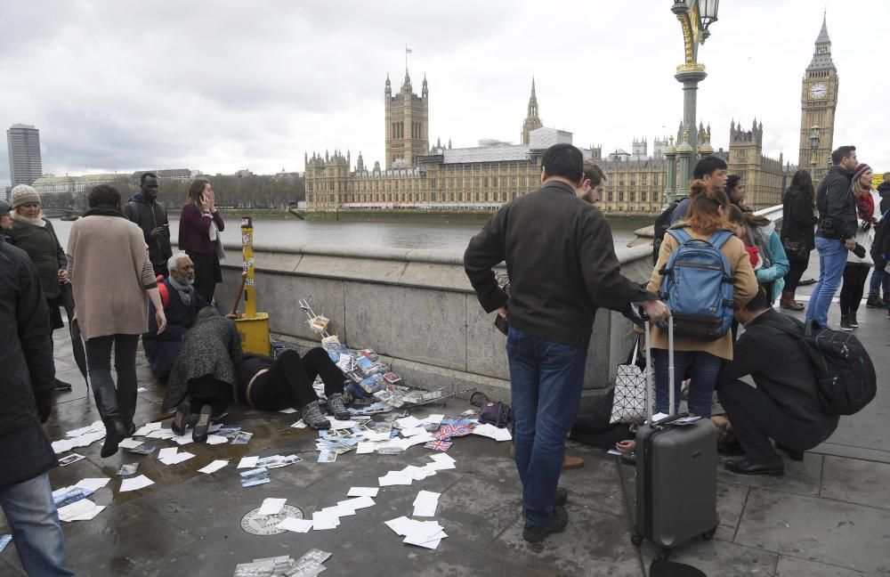 Tiroteig i apunyalament davant el Parlament britànic