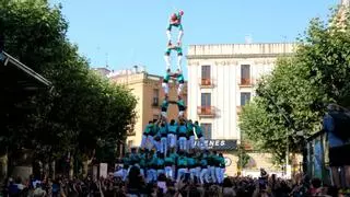 Los Castellers de Vilafranca y los Minyons de Terrassa 'enmanillan' Les Santes de Mataró