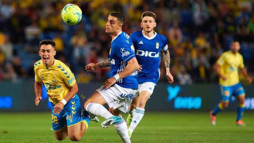 El Oviedo se complica el sueño del play-off tras perder (2-1) en Las Palmas