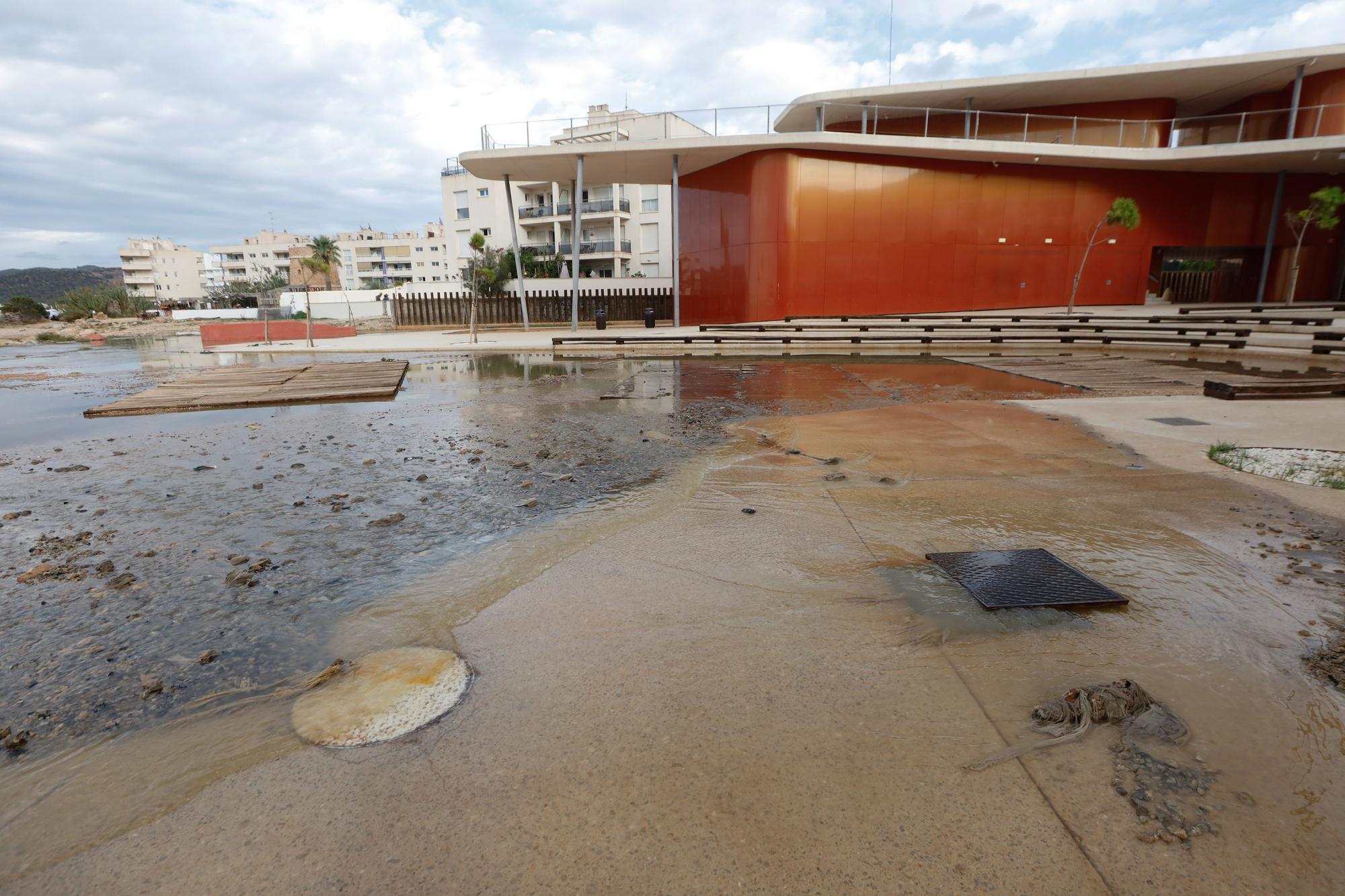 Vertido de aguas fecales en el auditorio de Caló de s'Oli