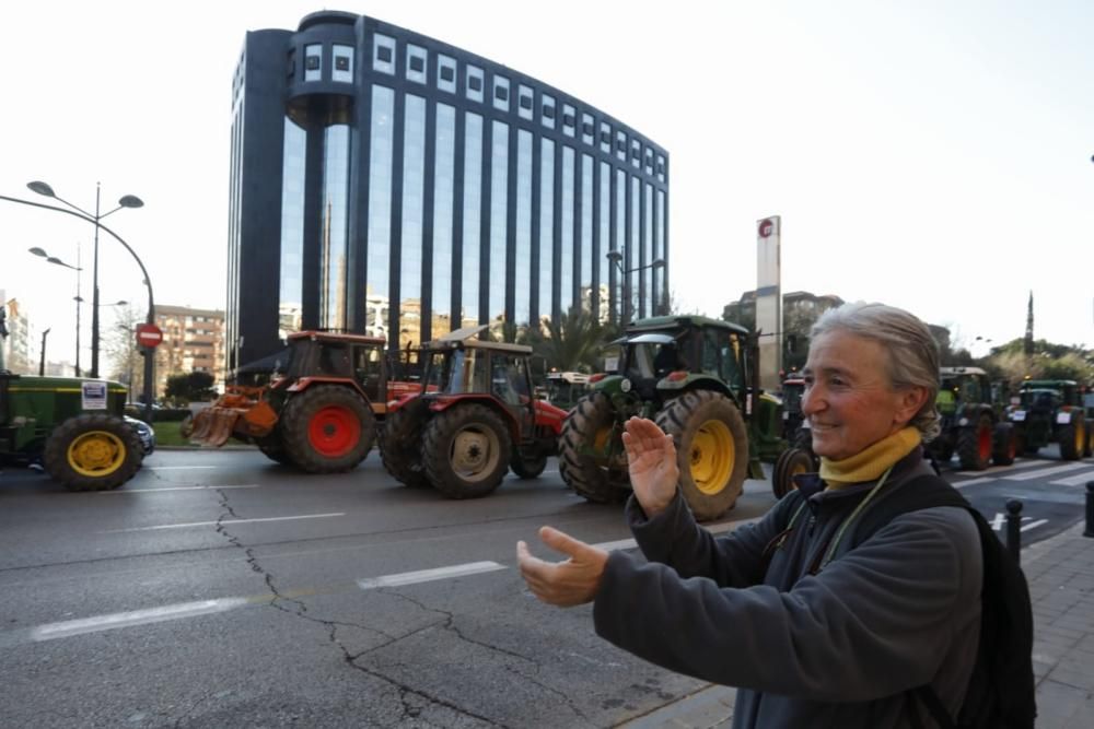 FOTOS: La tractorada de los agricultores toma València