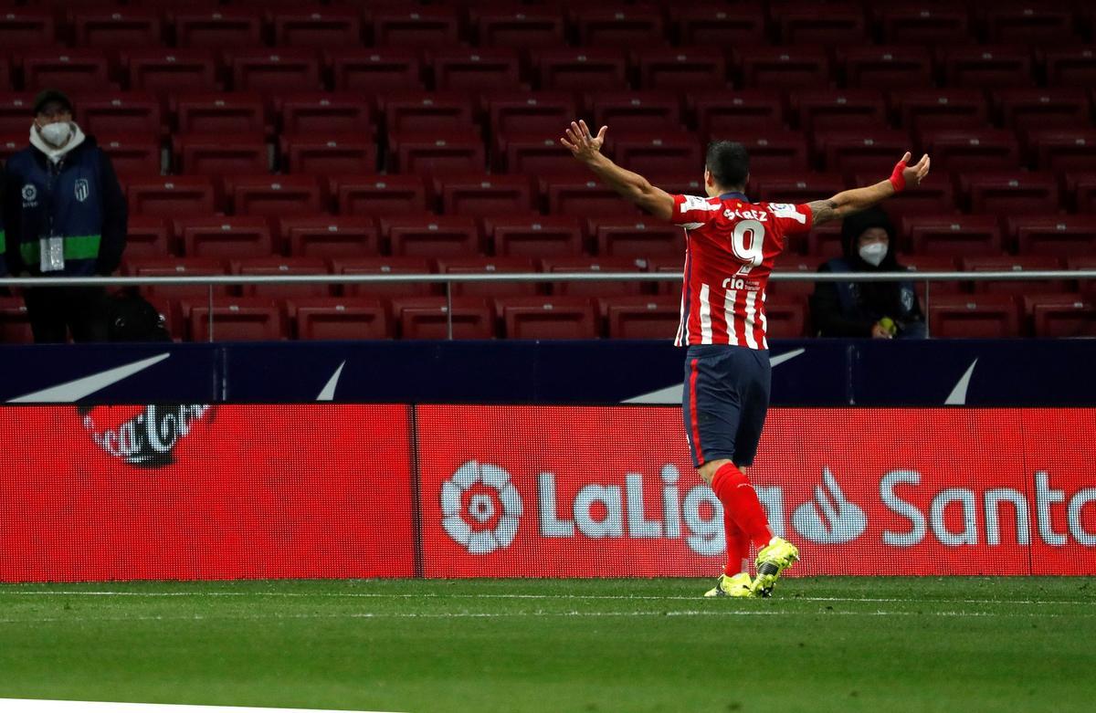 El atlético Luis Suárez celebra el gol del 1-0 ante el Alavés.