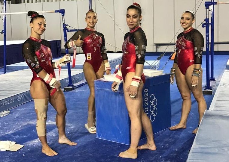 El equipo femenino olímpico de gimnasia artística.