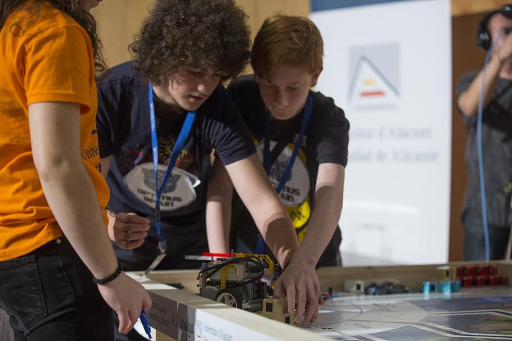 La Universidad de Alicante acoge la competición de robótica First LEGO League