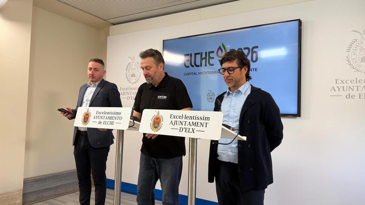 El edil José Antonio Román con el vicerrector Raúl Reina y el representante de la fundación Jorge Pérez