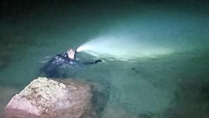 Imagen del pescador furtivo sorprendido en Port Ginesta