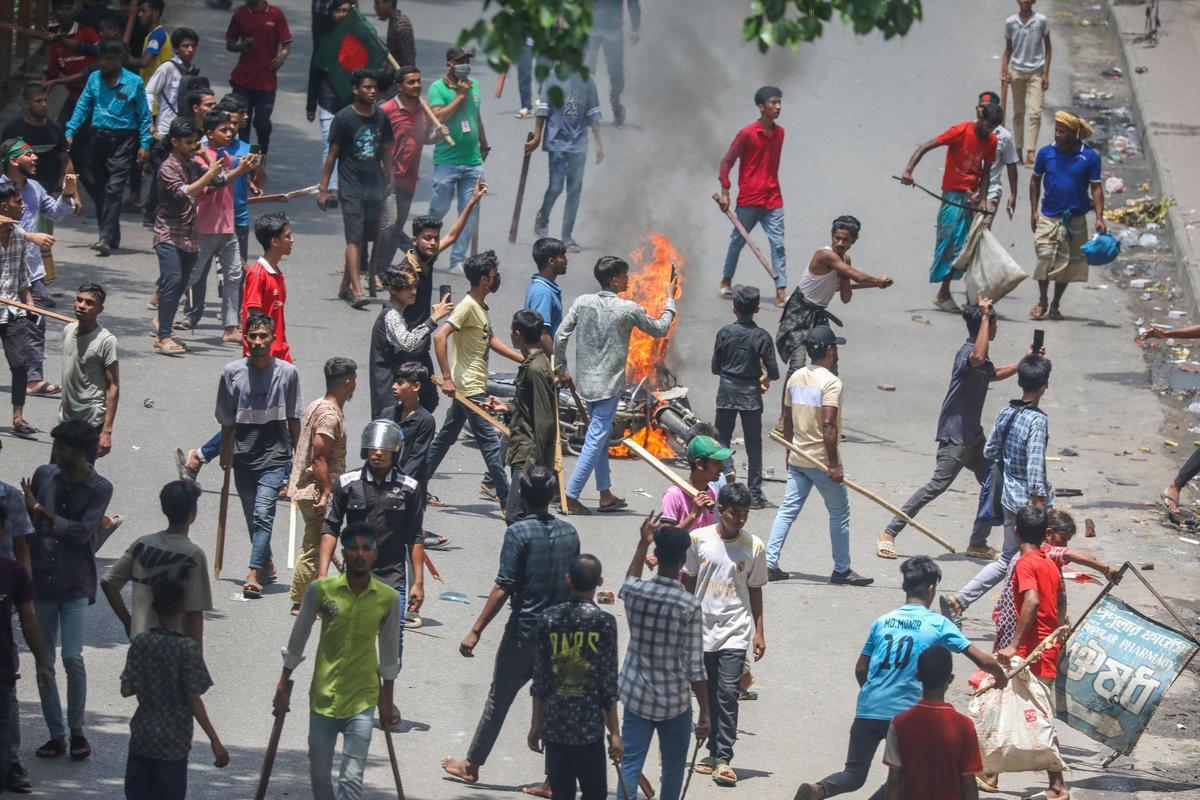 Bangladés vive su jornada de protestas contra el gobierno más sangrienta y suma 91 muertos