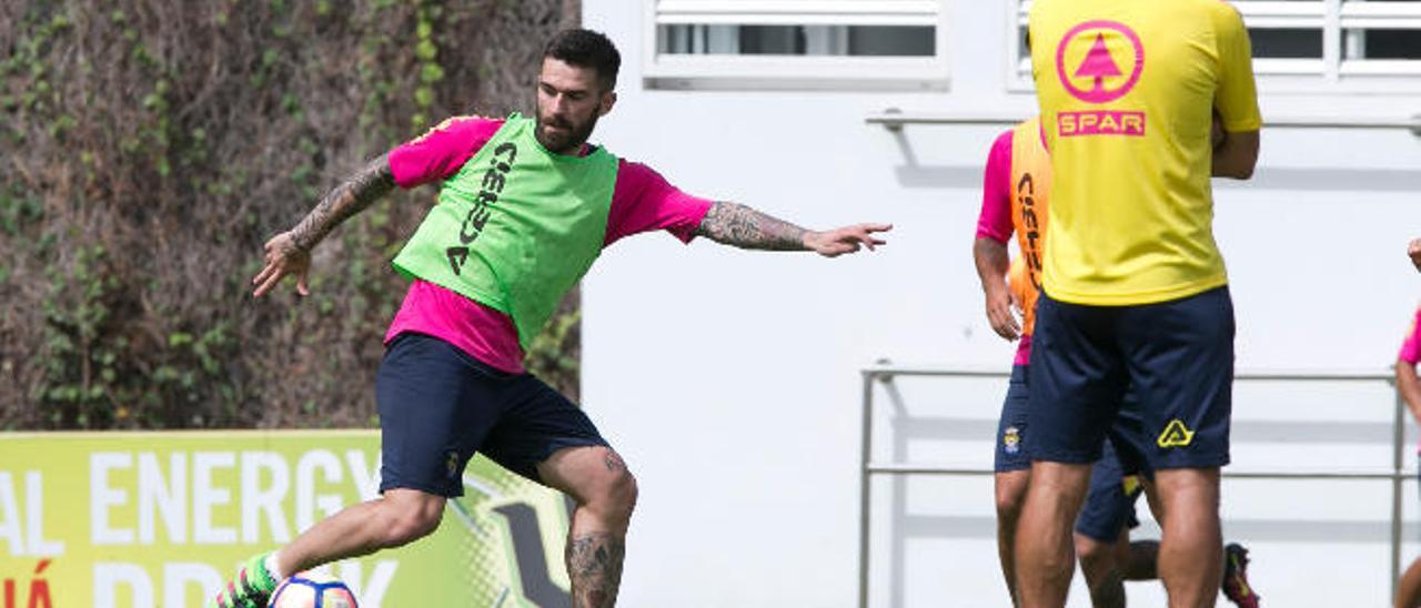 Marko Livaja, ayer, durante la sesión matutina en el primer campo de Barranco Seco.