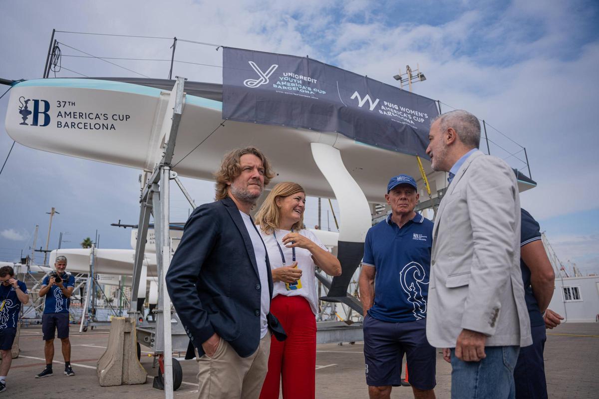 Jaume Collboni visita los equipos Youth y femenino de la Copa América