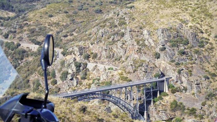 Rutas en moto por Zamora: Panorámica del Puente Pino.