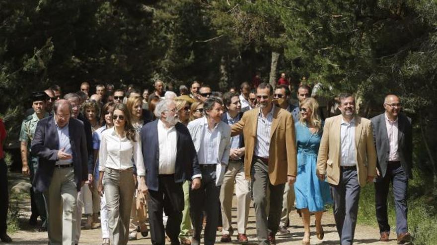 El presidente Herrera junto a los príncipes y el resto de autoridades durante la visita al Parque Nacional de Guadarrama.