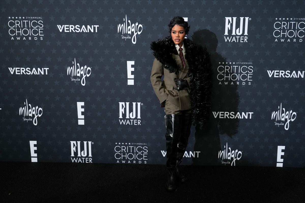 Teyana Taylor llega a la 31ª edición de los Critics Choice Awards el domingo 4 de enero de 2026 en The Barker Hanger en Santa Mónica, California (Foto de Jordan Strauss/Invision/AP). 010426132439, 21334631