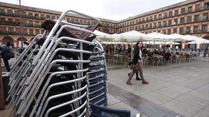 El movimiento ciudadano exige que la calle no sea el almacén de los veladores